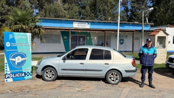 Recuperaron un auto robado en Mar de Ajó y detuvieron a un joven de la zona 2 WhatsApp Image 2025 04 05 at 19.09.40