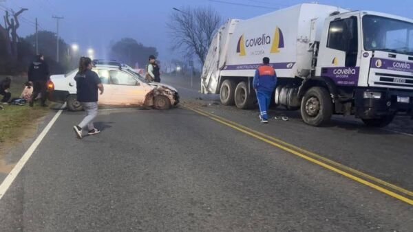 Accidente en Nueva Atlantis | Cuatro heridos tras chocar un auto contra un camión recolector 2 image 2025 05 10T201535.996