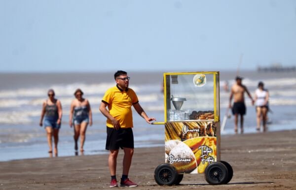 Más de 100 mil turistas visitaron el Partido de La Costa durante el fin de semana largo 3 WhatsApp Image 2025 10 10 at 19.43.15 1