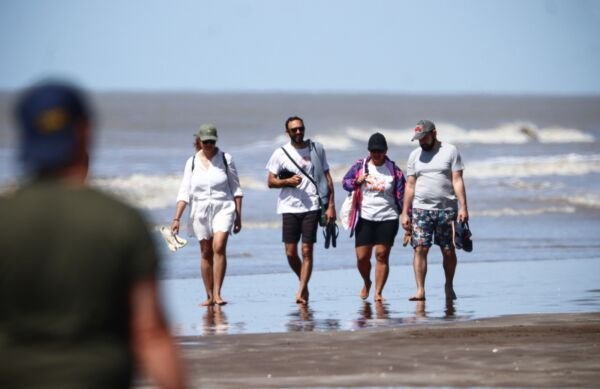 Más de 100 mil turistas visitaron el Partido de La Costa durante el fin de semana largo 2 WhatsApp Image 2025 10 10 at 19.43.15 2 1