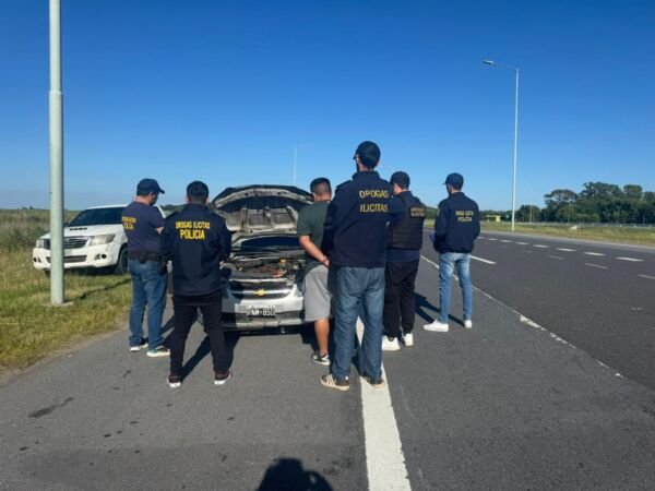 Cayó con casi un kilo de “merca” en San Clemente: lo pararon en un control y terminó preso 2 WhatsApp Image 2025 12 03 at 20.46.47